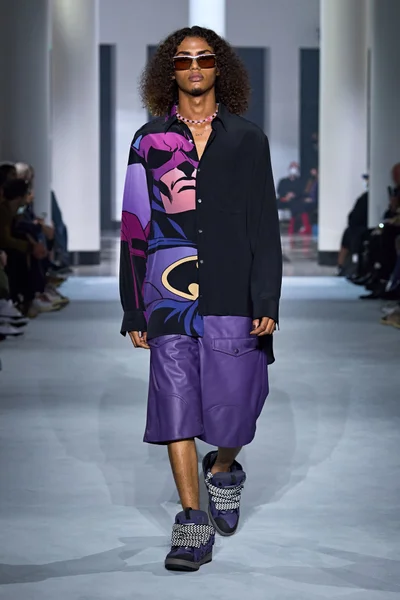 Look 30